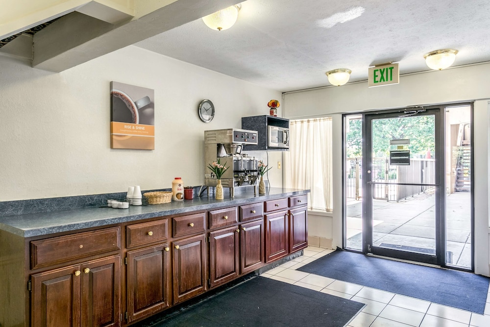 Americas Best Value Inn Edgewood 4/35