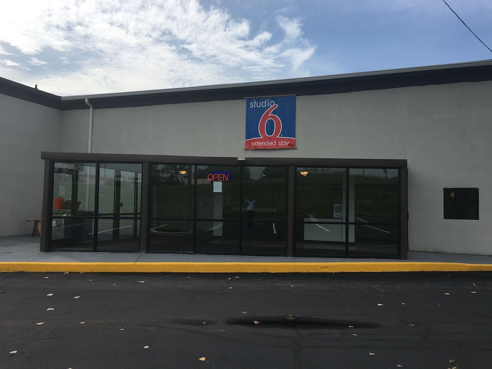 Studio6 Indianapolis, IN 55/61