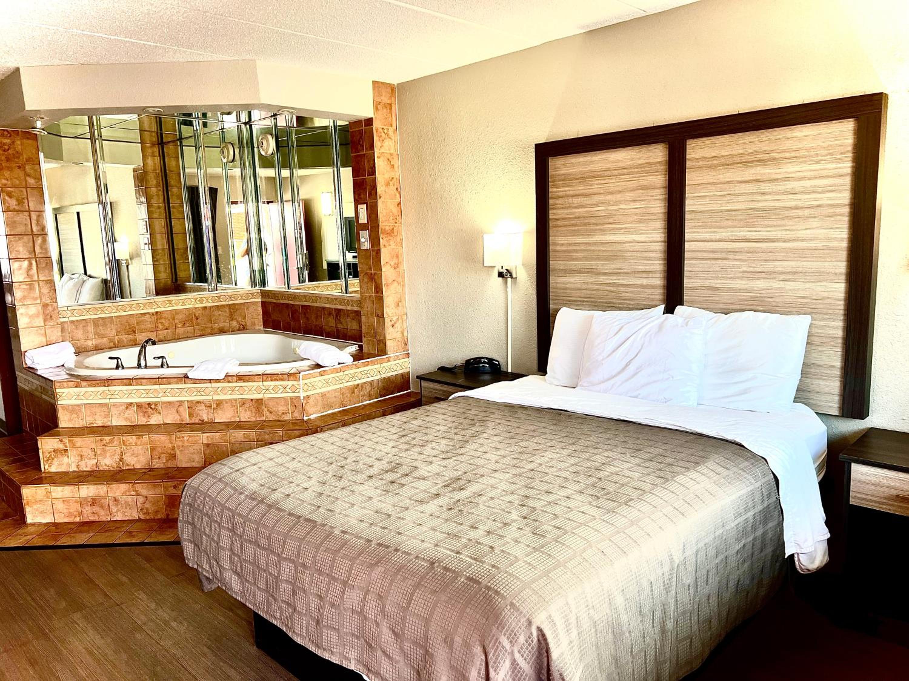 Suite, Hot Tub