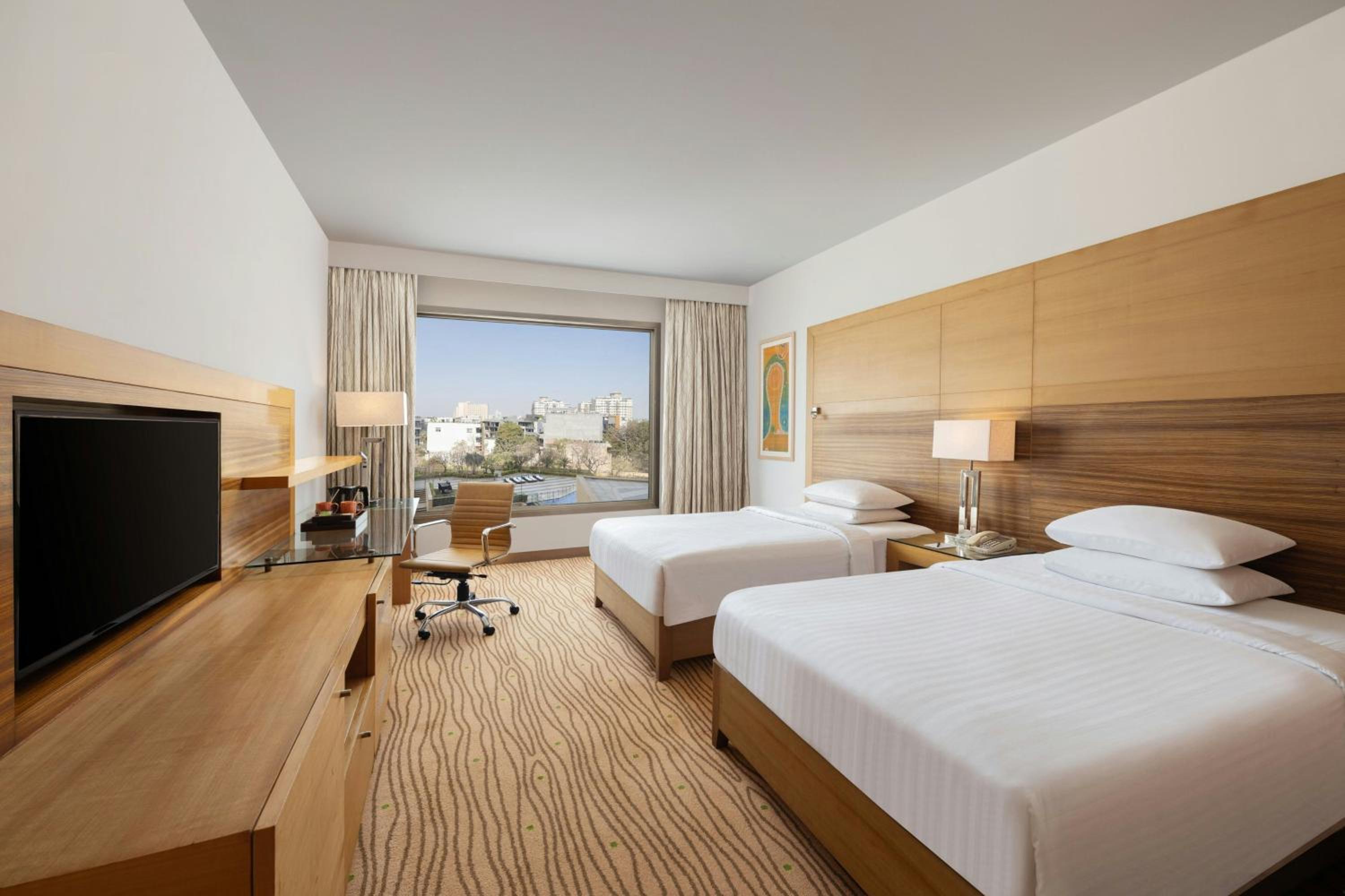 غرفة بسريرين منفصلين، Courtyard By Marriott Gurugram Downtown 9/11