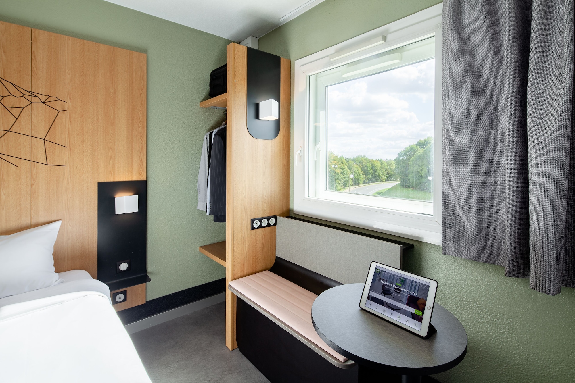 غرفة بسريرين منفصلين، B&B Hotel PARIS Roissy CDG Aeroport 3/5