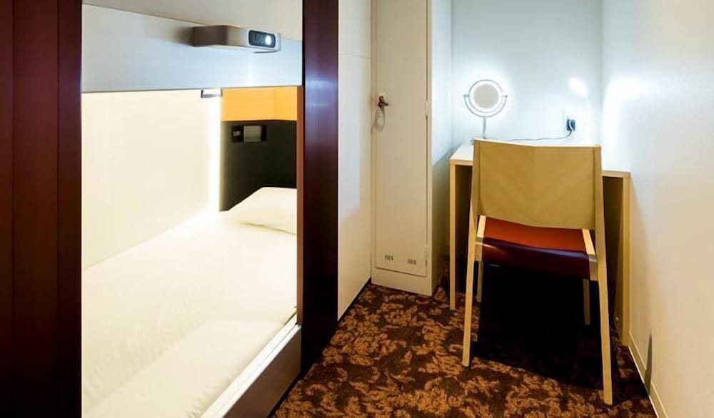 Capsule, Female Only, Cabin