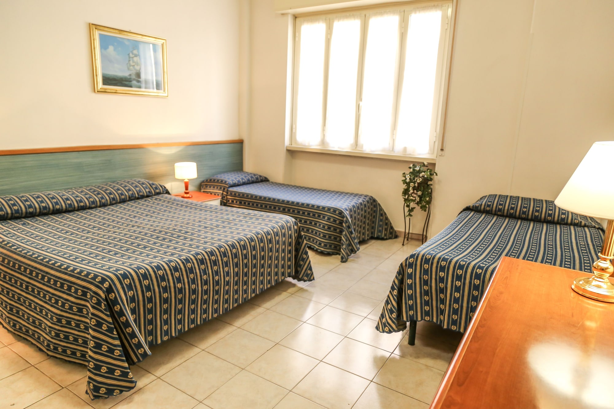 ROOM, QUADRUPLE
