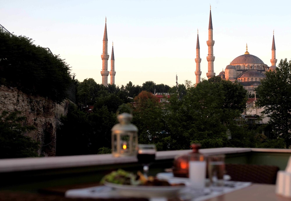 Erguvan Hotel 59/68