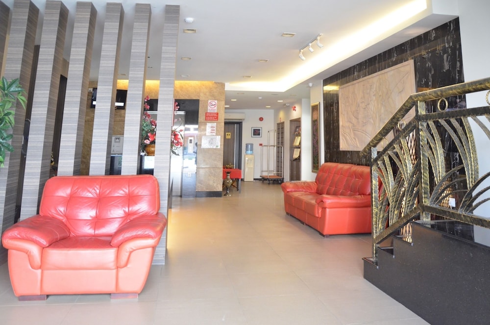 Super OYO 985 Hotel Nur 21/22