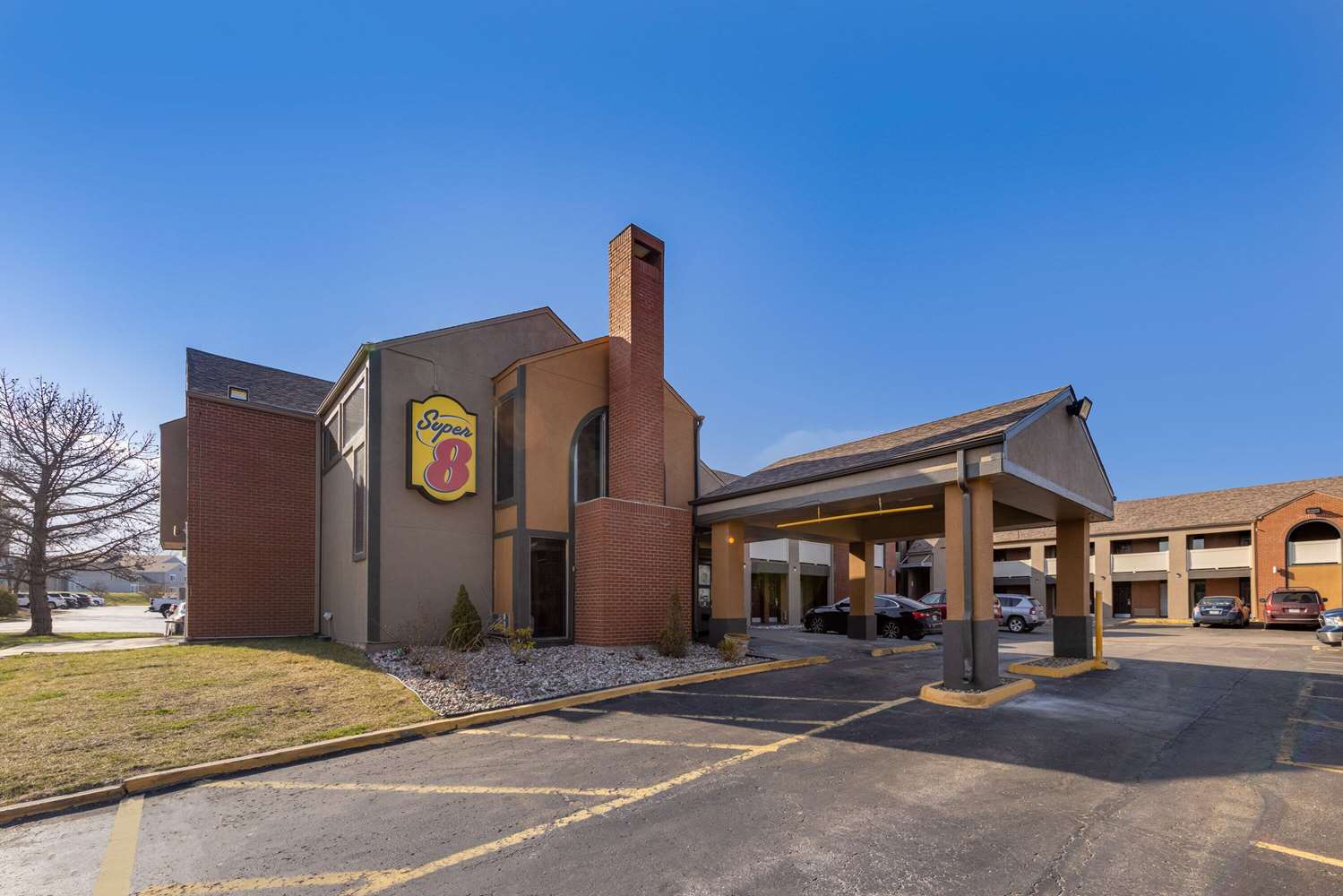 Super 8 By Wyndham Kansas City Airport 11/19