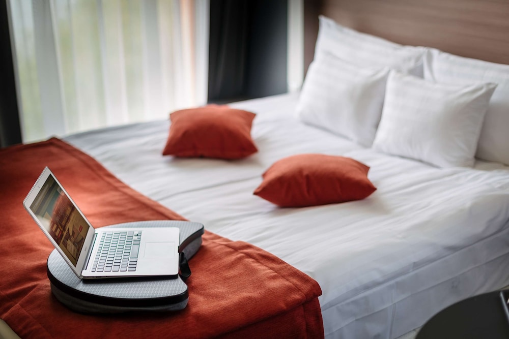 Best Western Plus Lakeside Hotel 26/58