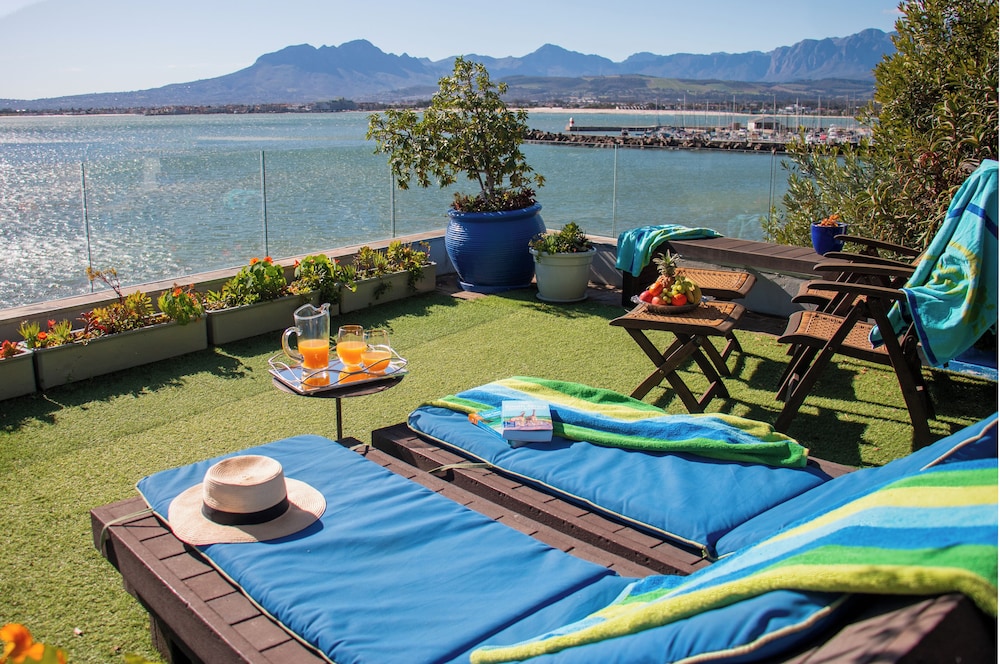 185 On Beach Boutique Suites And Apartments 38/44