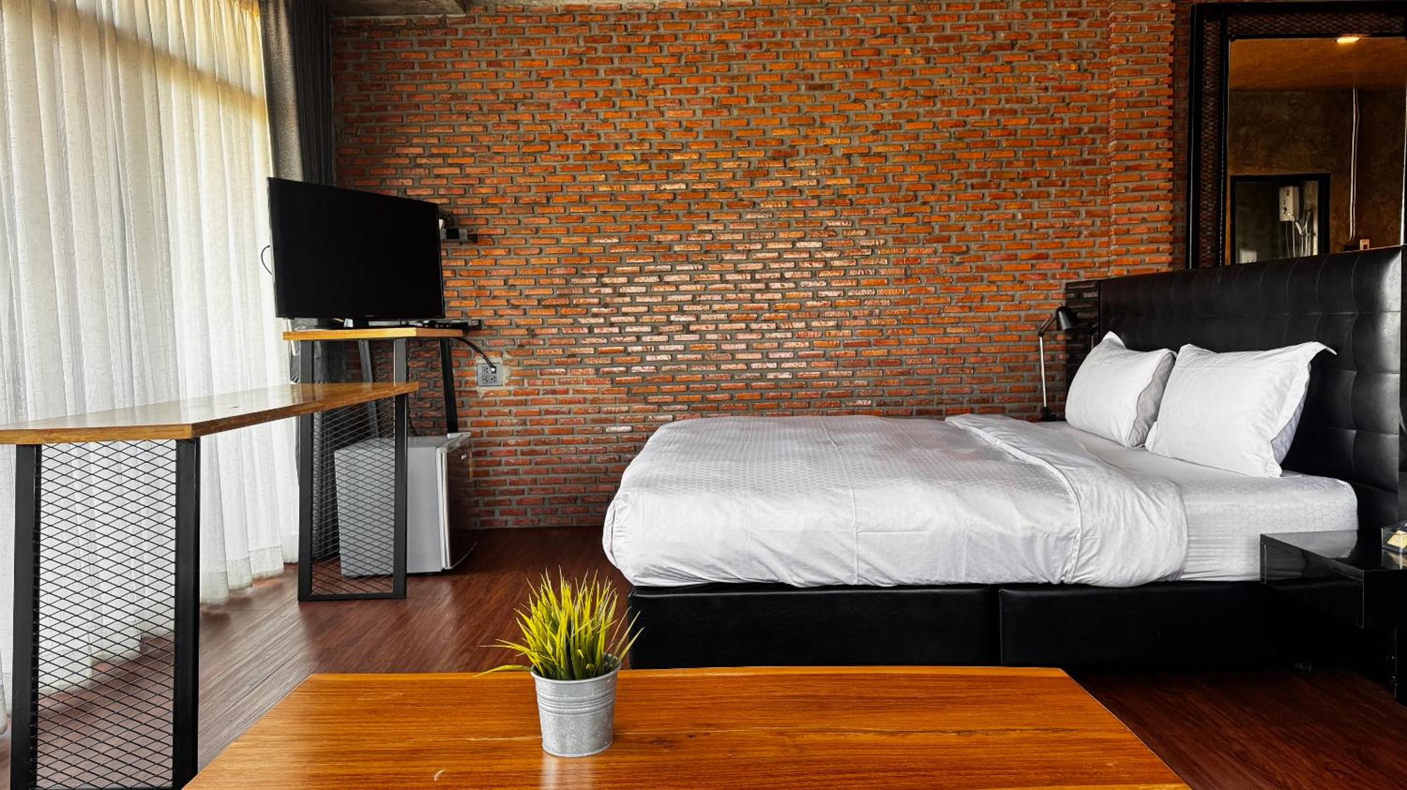 Bed Loft Cafe 8/63