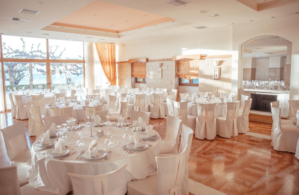 Tzaki Hotel 26/42
