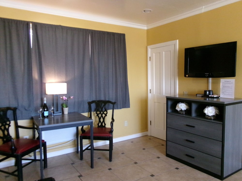 Carmel Wayfarer Inn 34/50