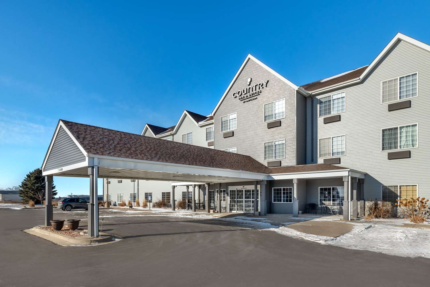 Country Inn & Suites by Radisson, Watertown, SD 1/21