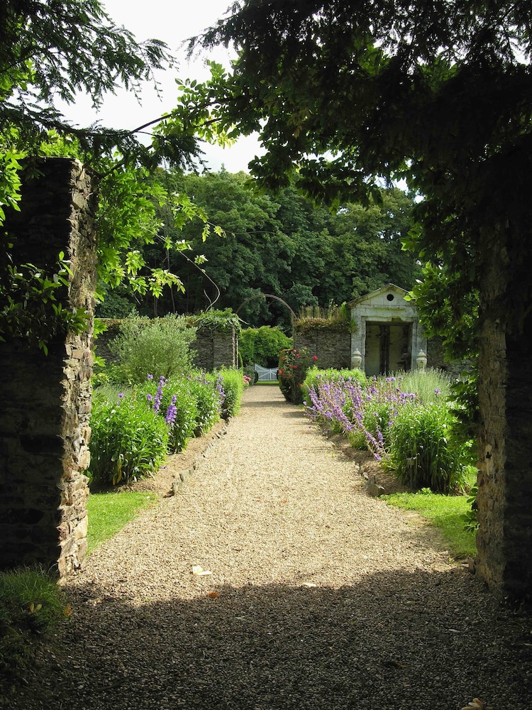 Chateau Du Plessis-Anjou 23/36