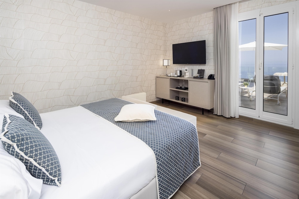 Deluxe, Queen Bed, Sea View, Terrace