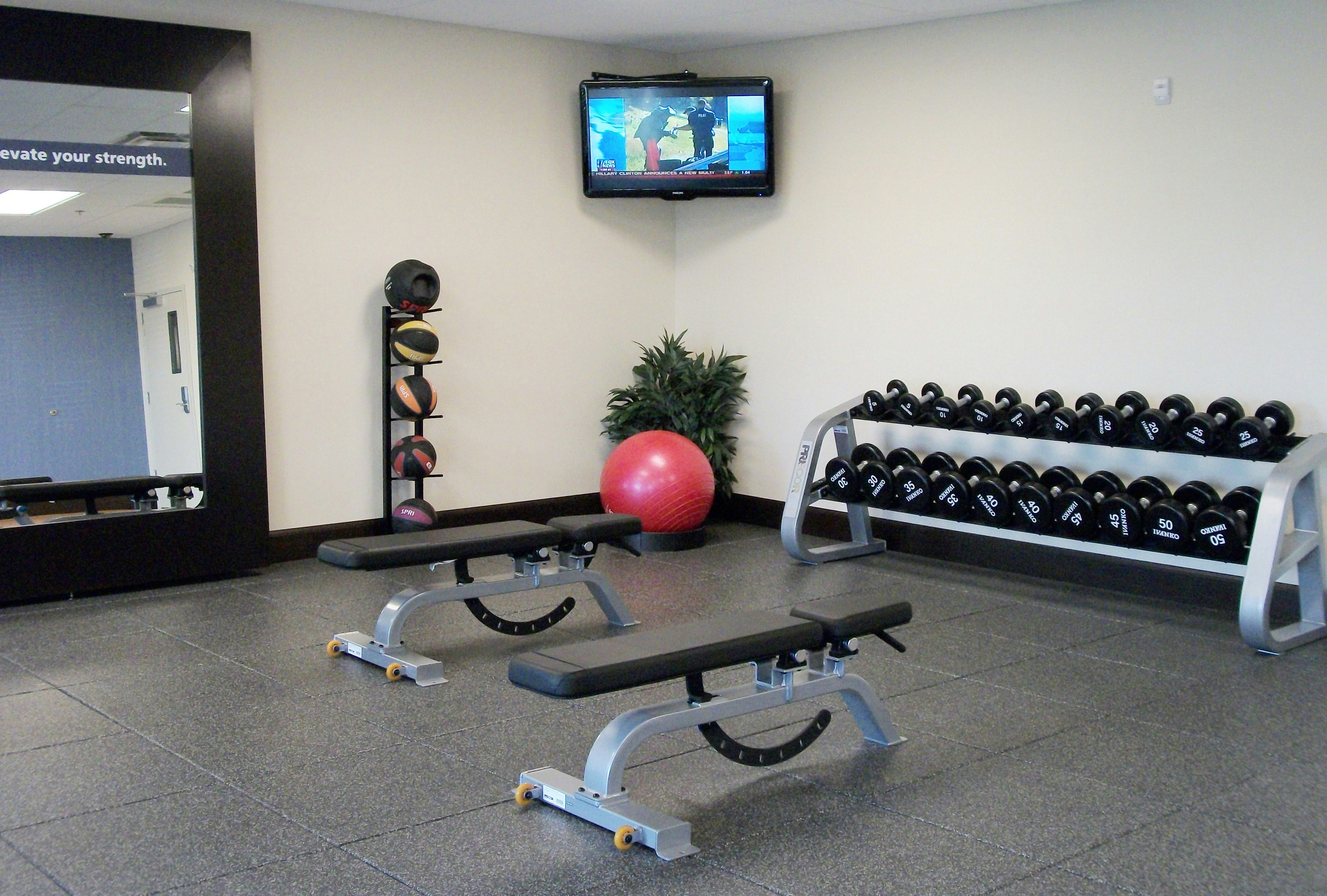 Hampton Inn Suites Manteca 28/50