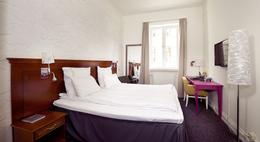 Home Hotel Savoy 13/81