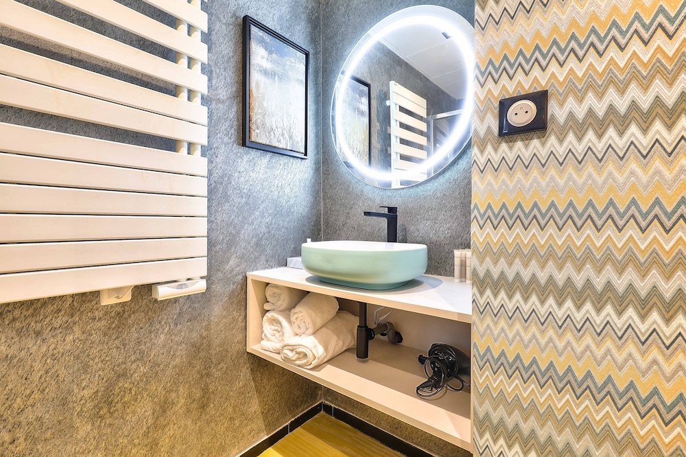 Hotel 33 Marbeuf 46/50
