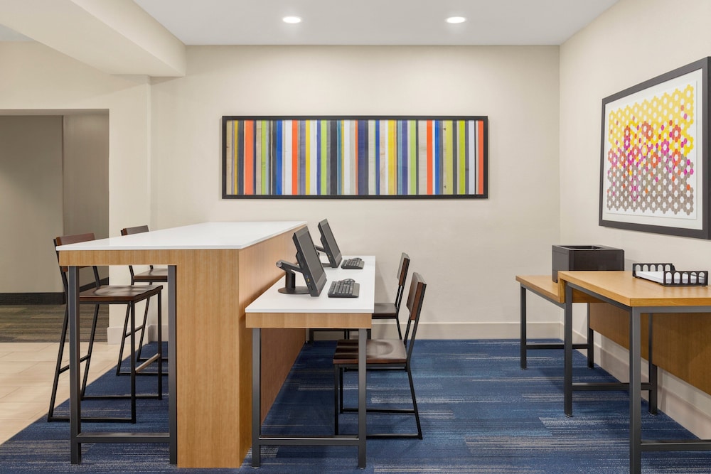 Holiday Inn Express & Suites Fort Myers East - The Forum 60/65