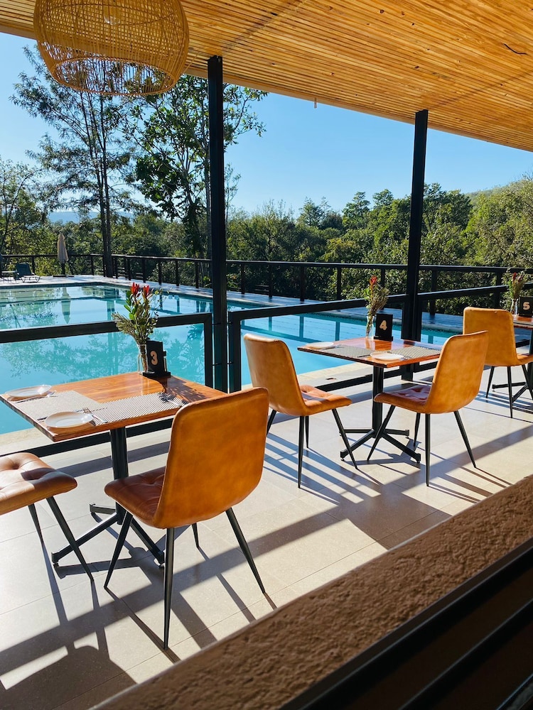 Bushbaby Valley Lodge 33/42
