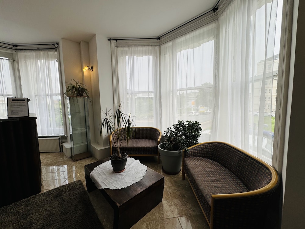Carlton Court Hotel Eastbourne 32/49