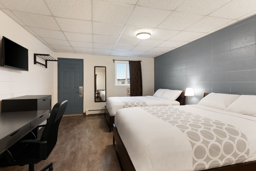 Efficiency, 2 Queen Beds