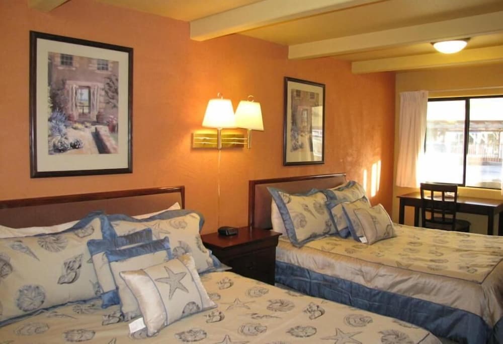 Coast Inn and Spa Fort Bragg 55/65