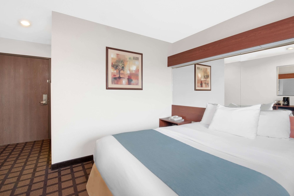 Microtel Inn Suites by Wyndham Rapid City 8/48