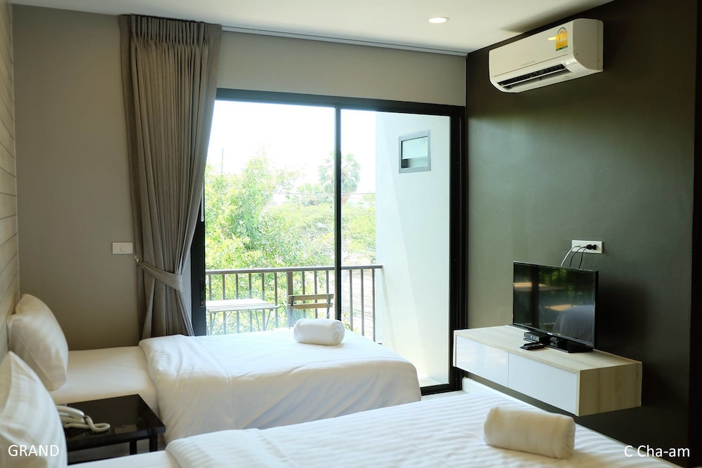 C Cha-Am Hotel 33/68