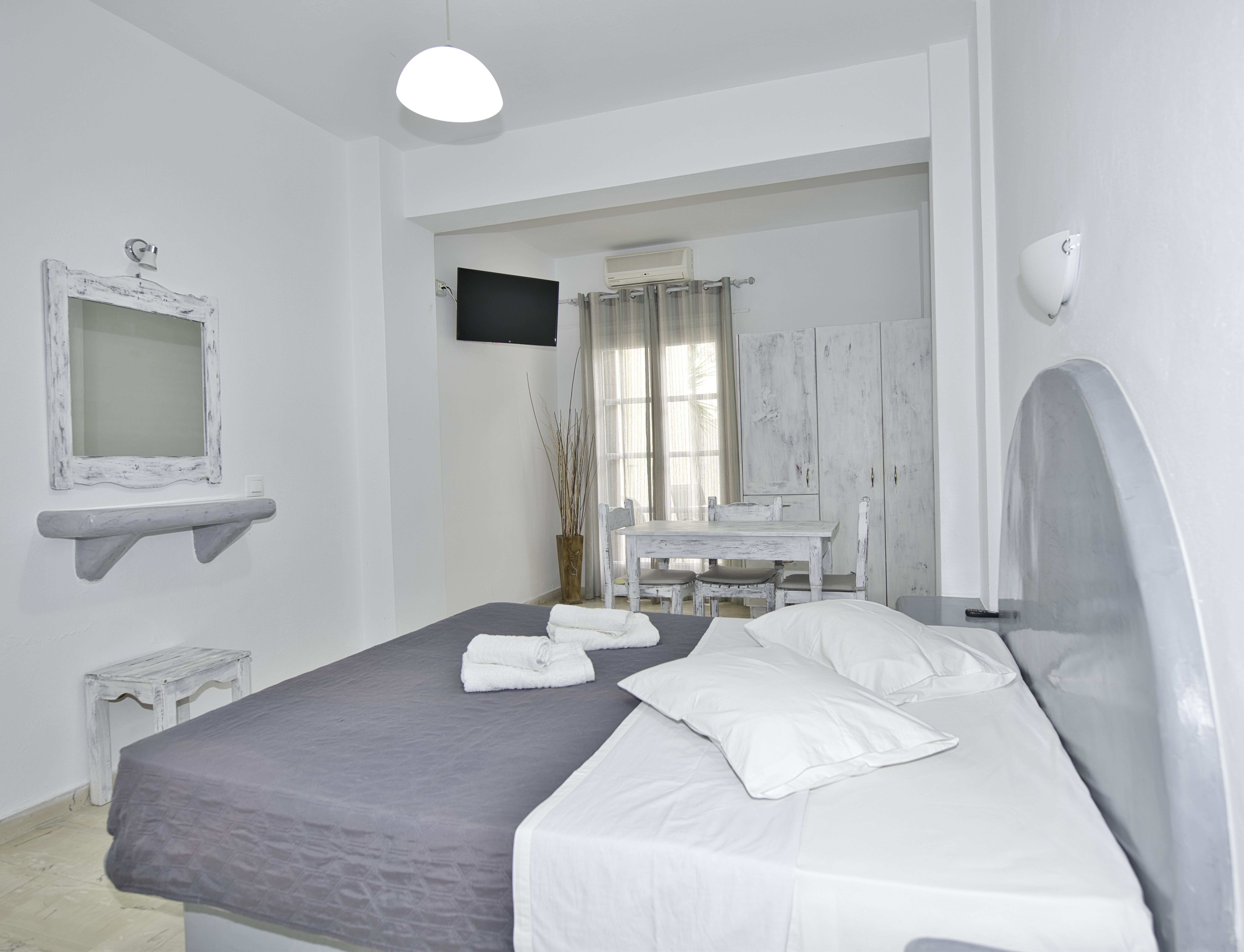 Ira Apartments 75/126