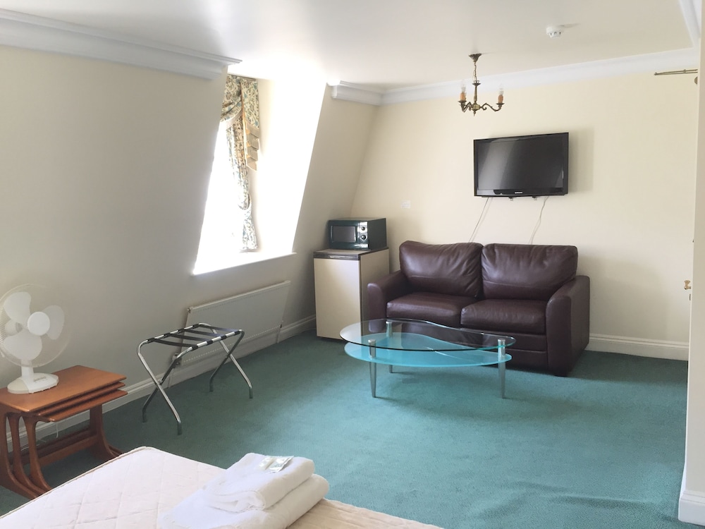 Brompton Hotel 46/60