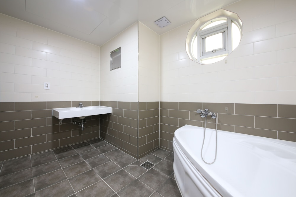 Instar Hotel Yangsan 47/55