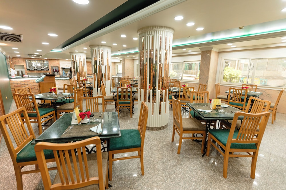 restaurant cafeteria