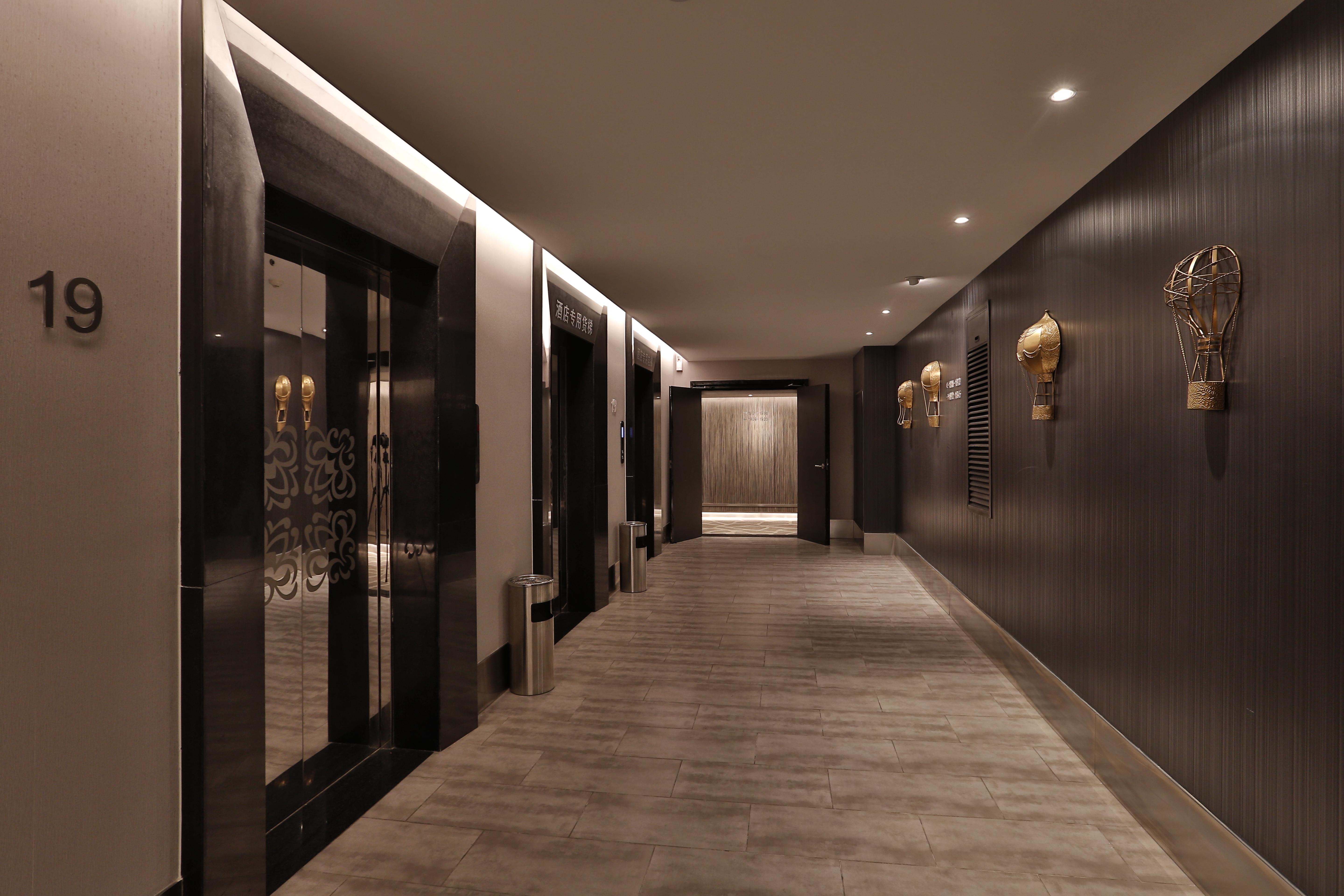 Orange Hotel Select 20/38