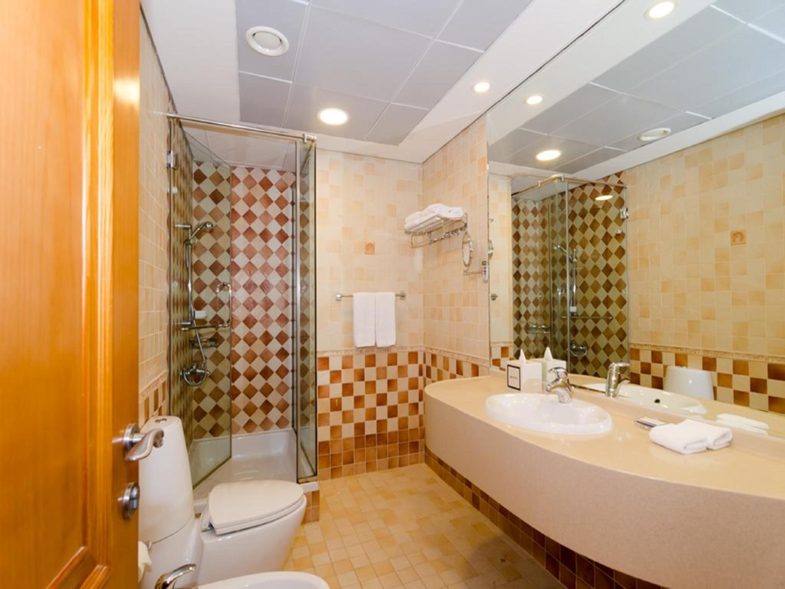 ROOM, CITY VIEW