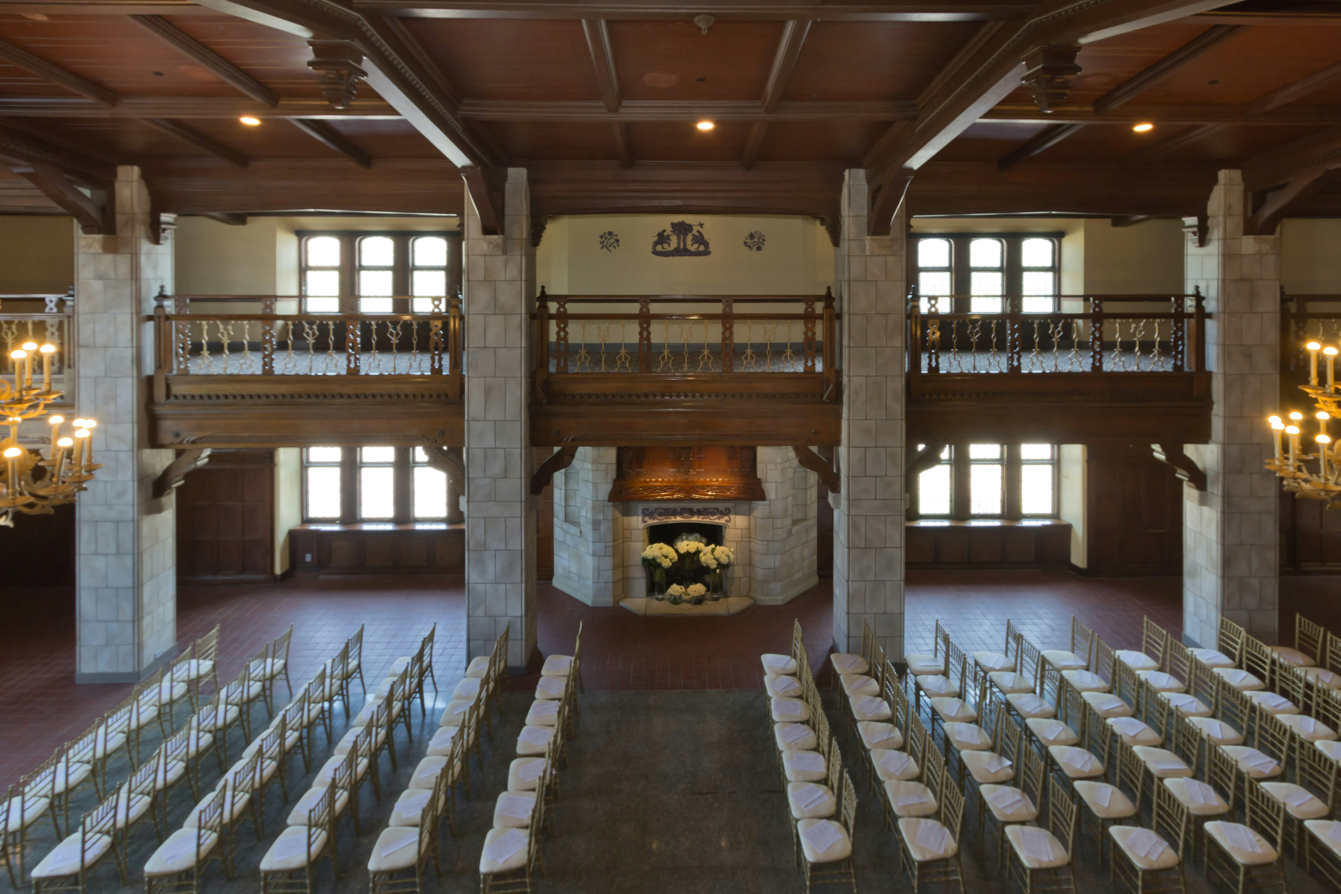 Lobby at The Tudor Arms Hotel Cleveland - a DoubleTree by Hilton, CLEVELAND - OH