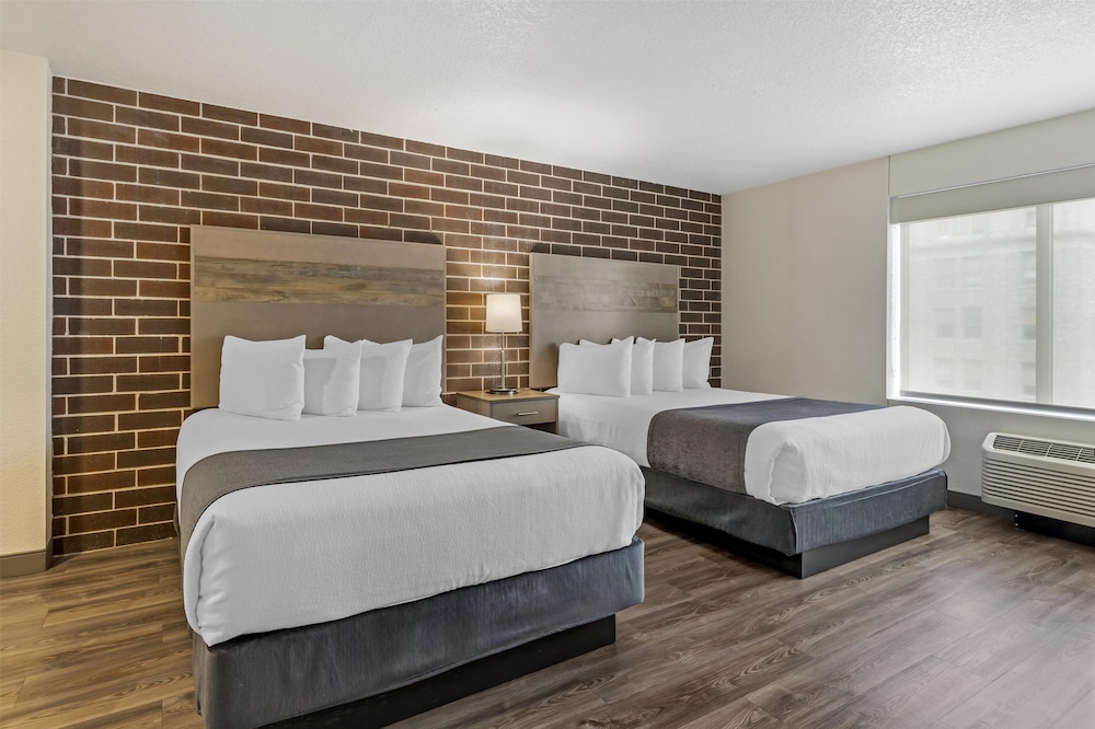Suite, 2 Queen Beds, Kitchen