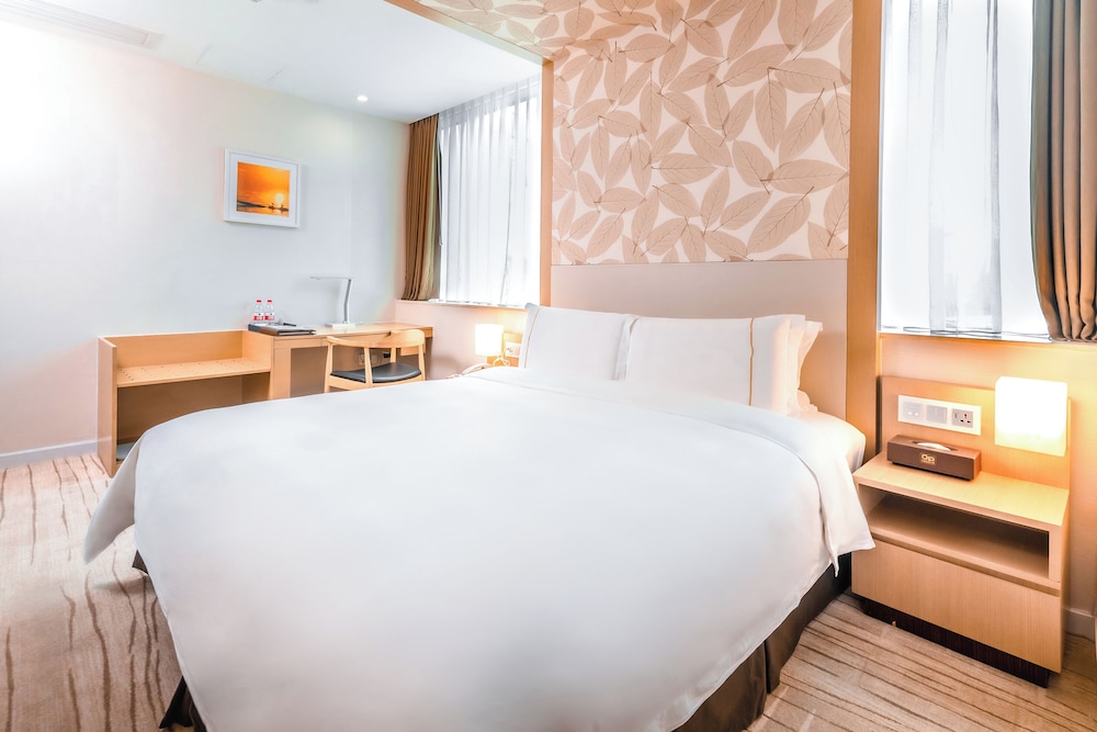 غرفة كومفورت بسرير كينج