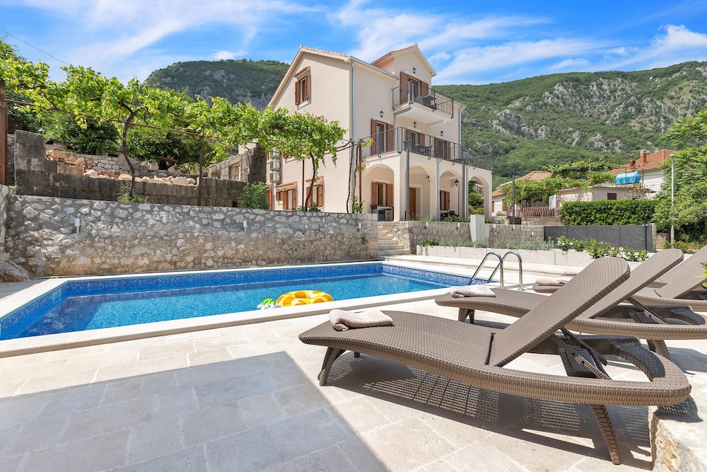 Apartments Mezini 11 38/50