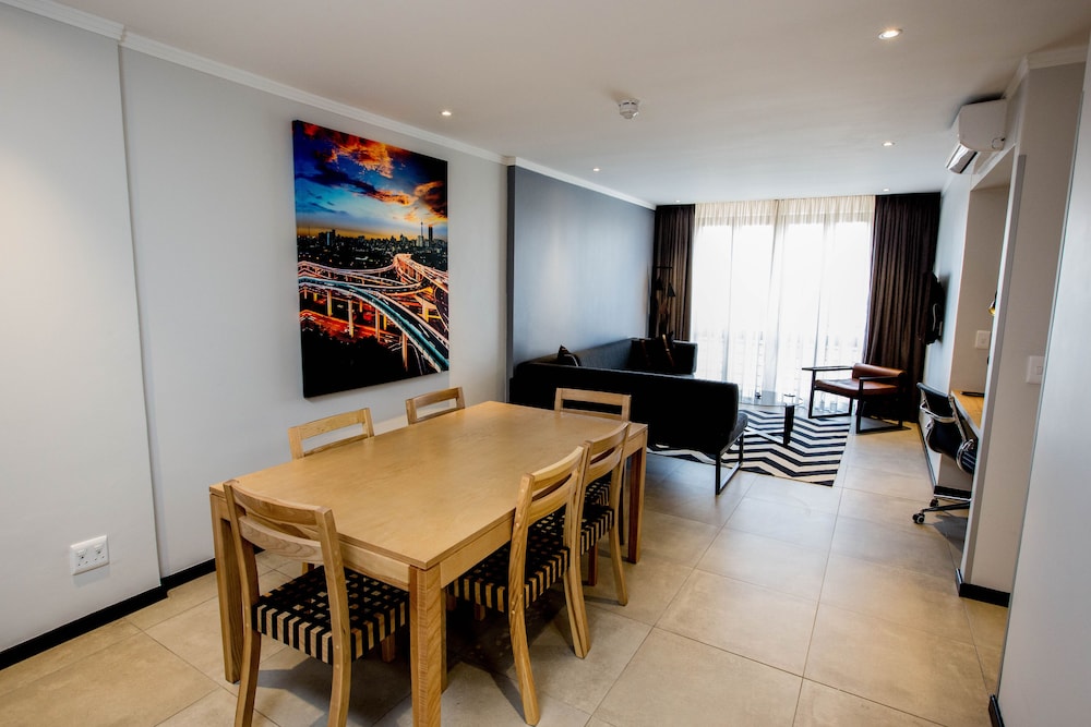 Max Executive Apartments 56/72