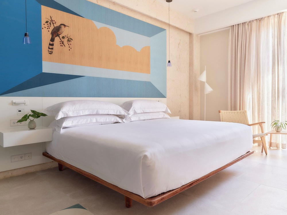 Essential, King Bed, Balcony, Accessible