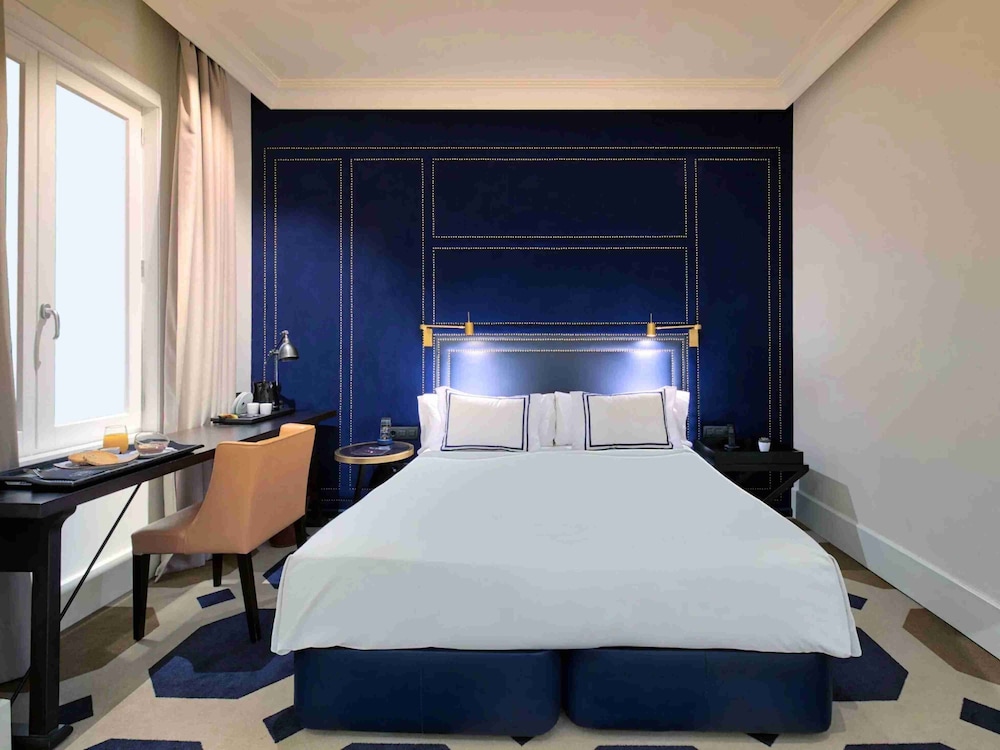 Petite, Double Bed