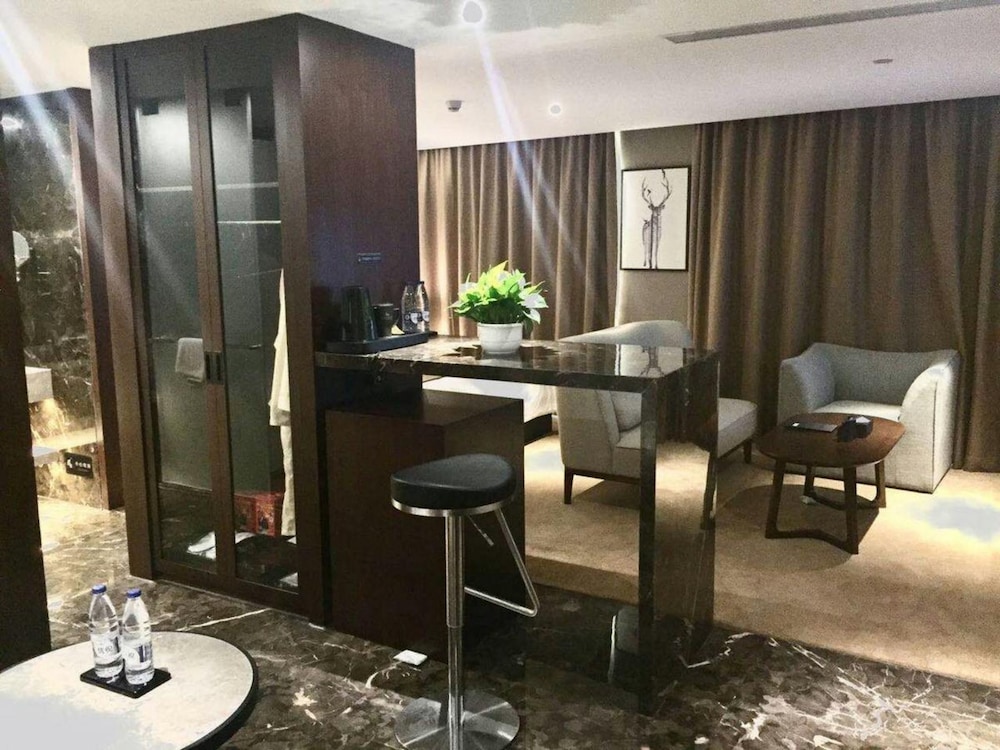 Bbhol Elegant Hotel 18/19