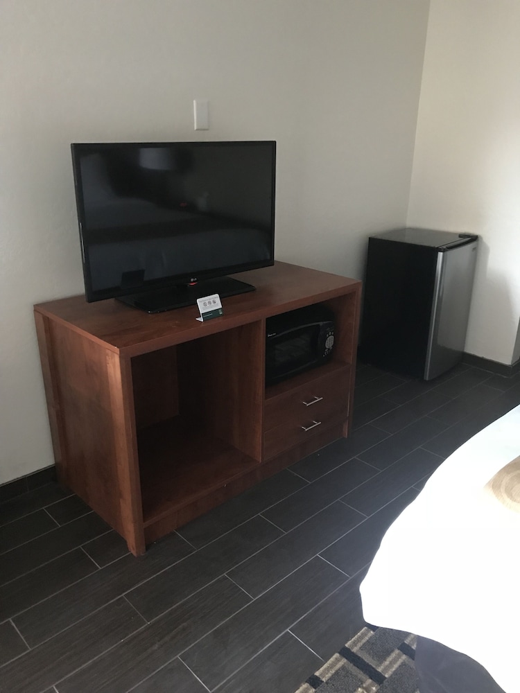 The Hotel Serene Glendale Peoria, Surestay Collection by BW 21/27