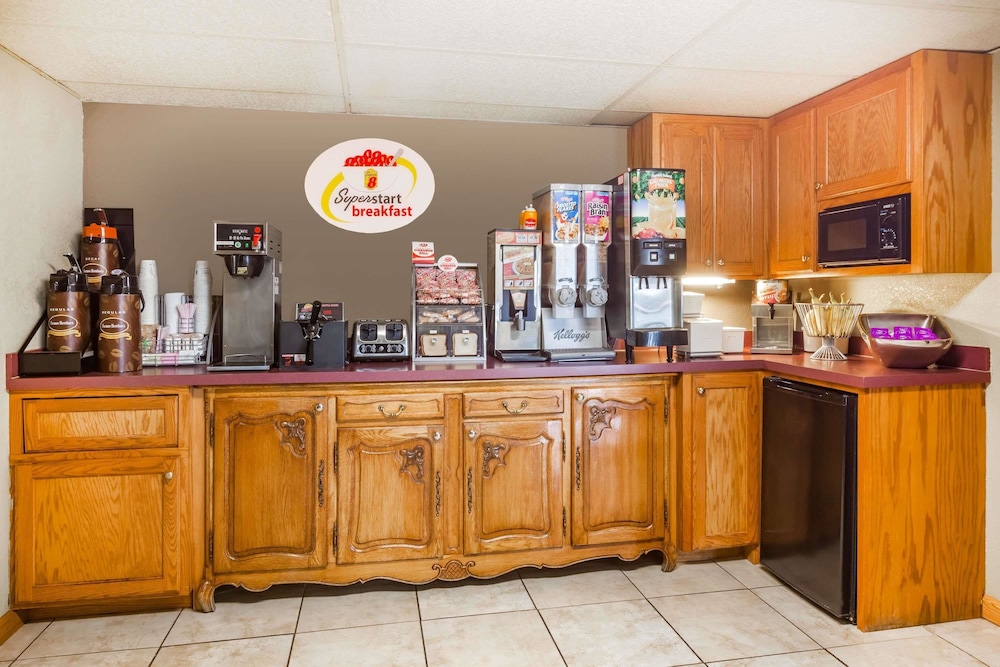 Super 8 by Wyndham Harrison AR 22/32