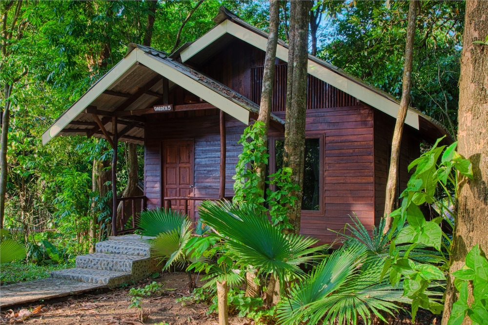 Khao Sok Riverside Cottages 3/50