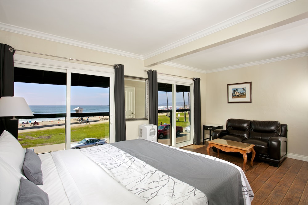 Ocean Beach Hotel 23/69