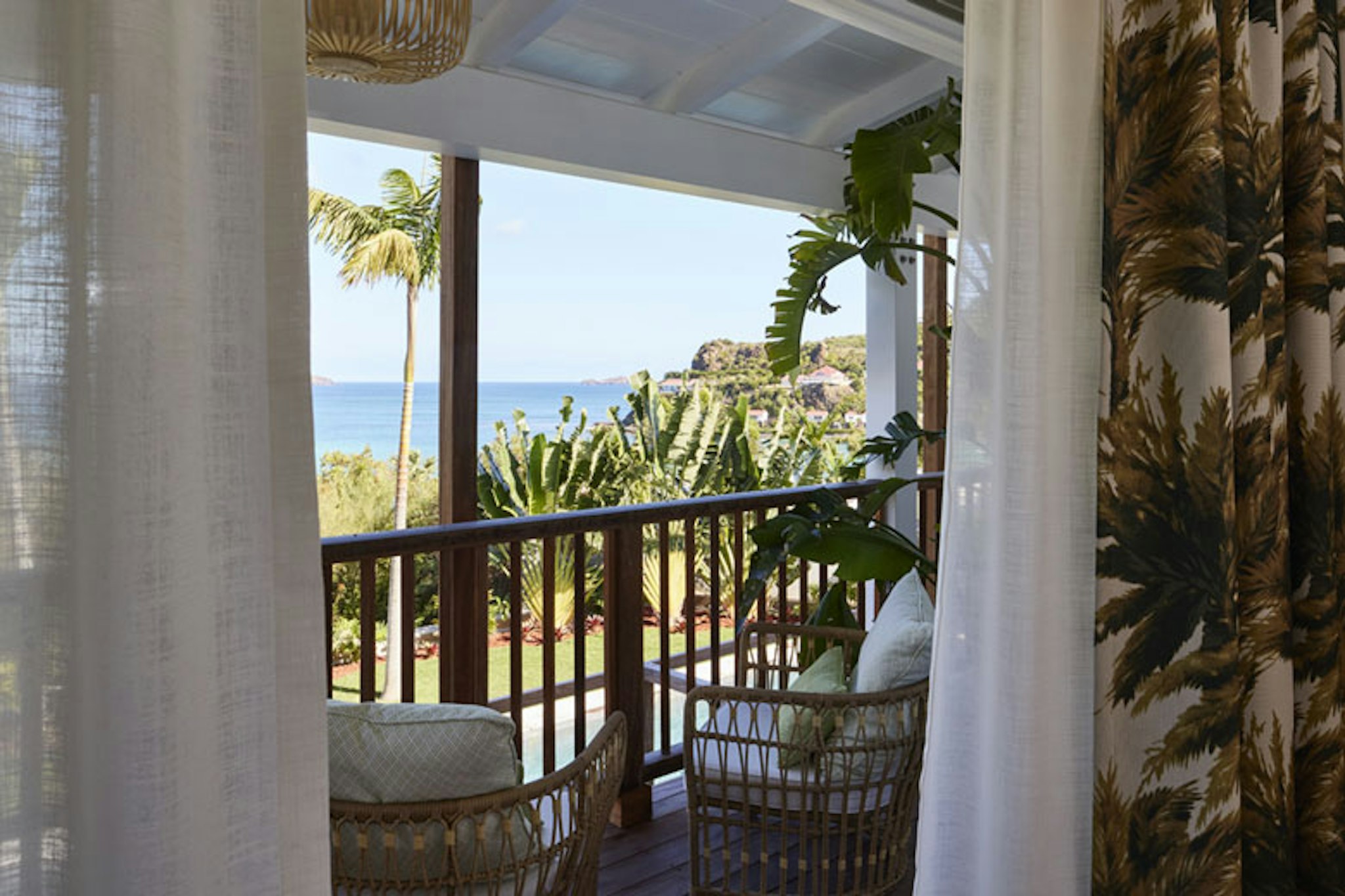 Tropical Hotel and Beach 33/46