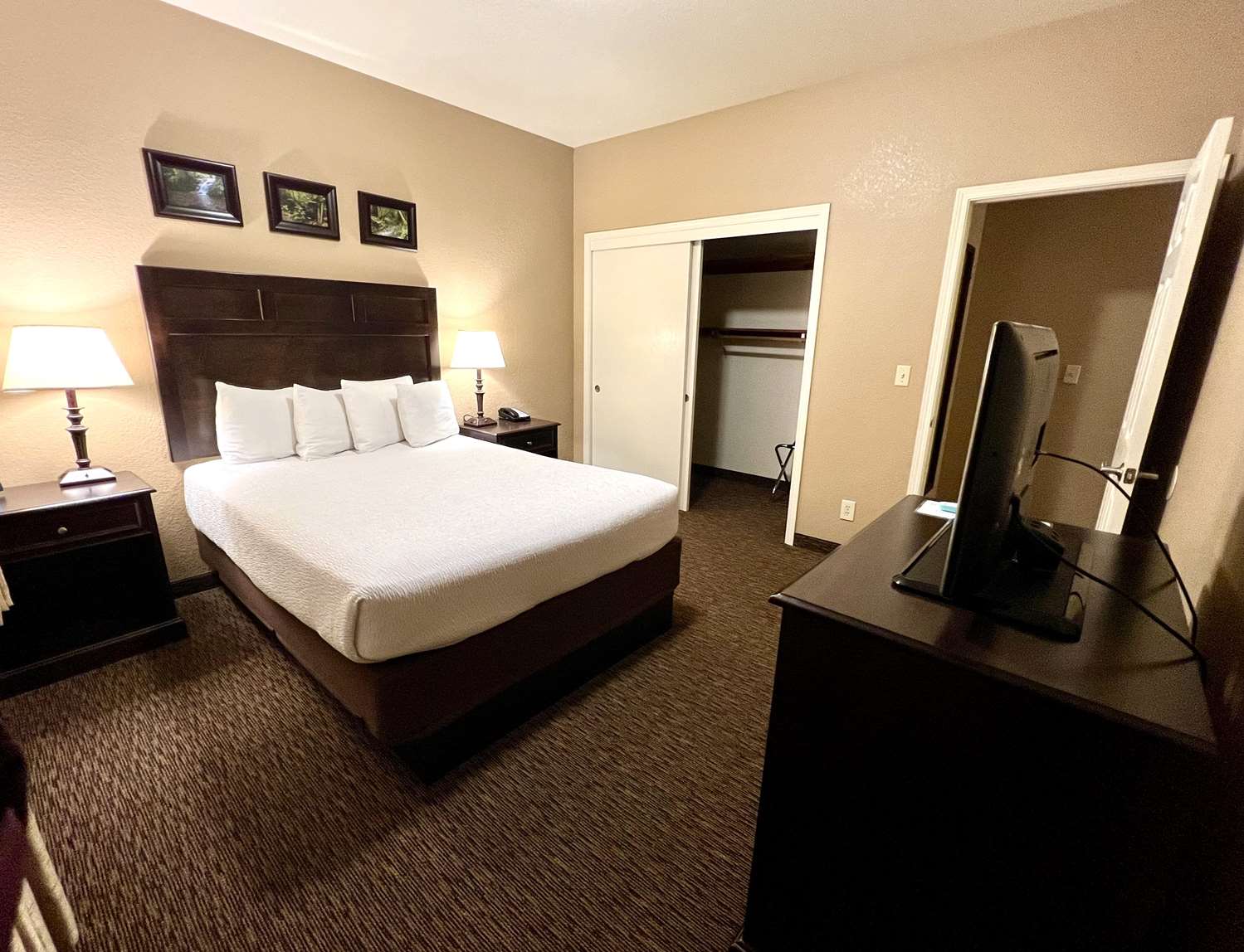 1 Bedroom, Suite, Queen Bed, Sofa