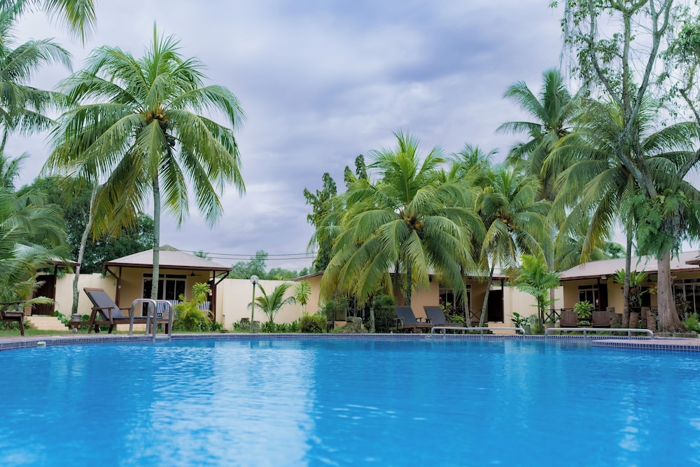 Langkah Syabas Beach Resort 49/51