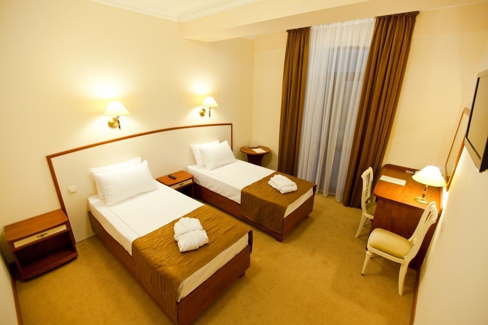 Regency Hotel 19/49